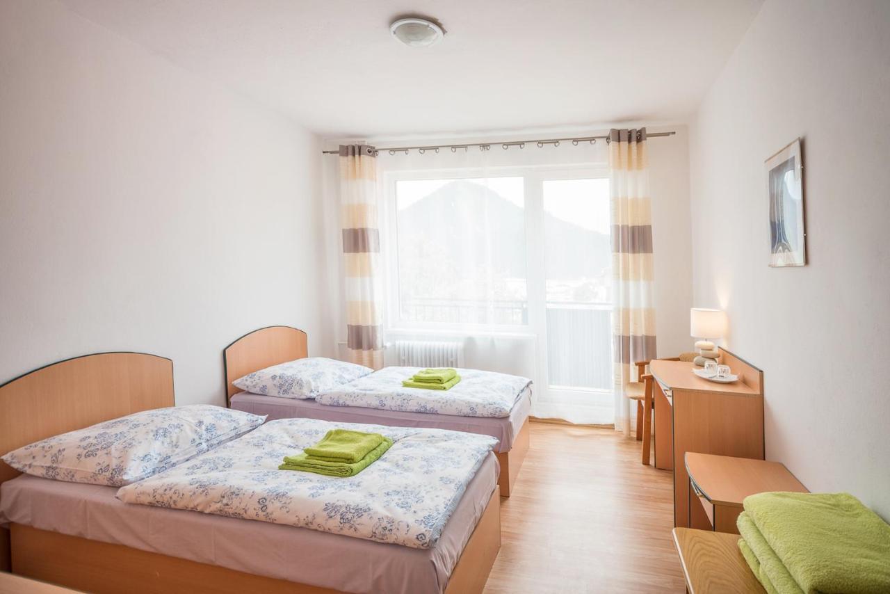 Liptovský Hrádok Hybadlo汽车旅馆 外观 照片